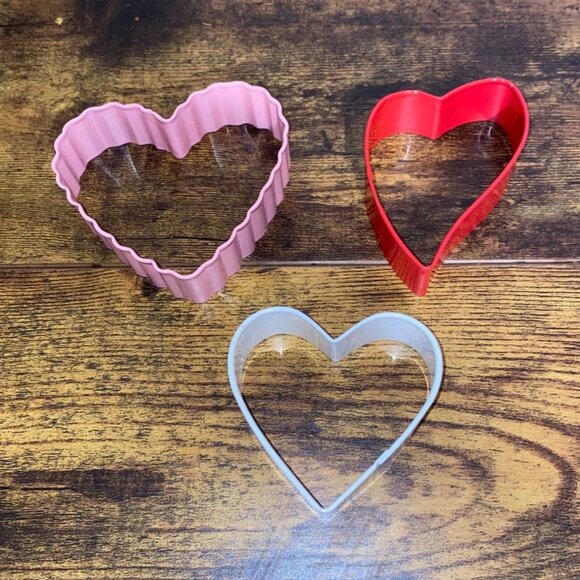 Valentines Day Hearts cookie cutter set of 3 baking Love Valentine tiered tray - Picture 1 of 3